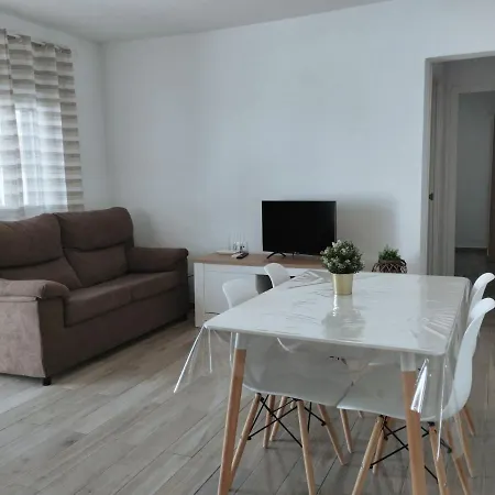 Casa Luype I Piscina Comaprtida